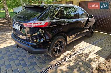 Позашляховик / Кросовер Ford Edge 2019 в 