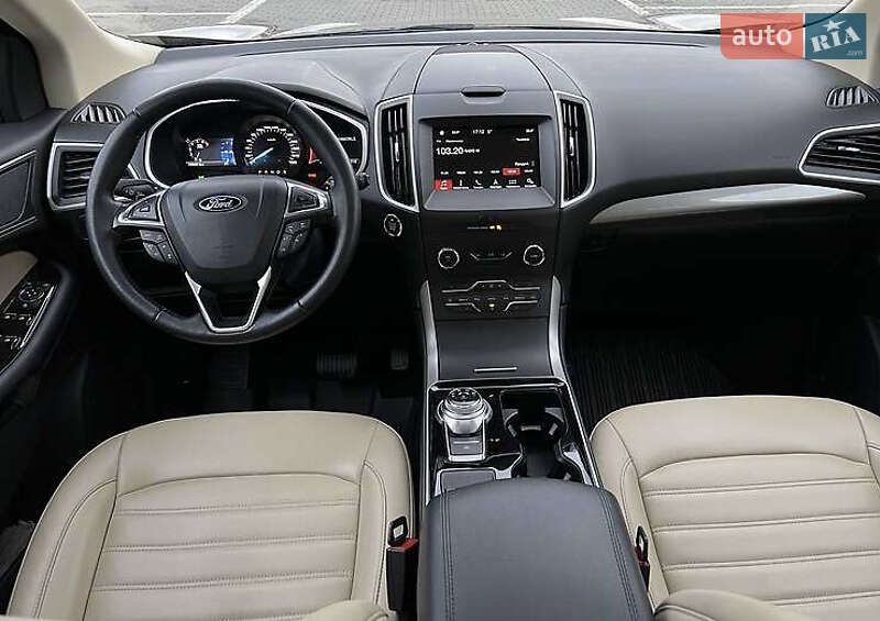 Позашляховик / Кросовер Ford Edge 2019 в 