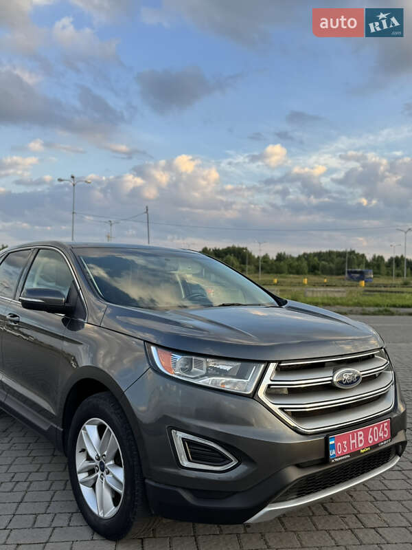Позашляховик / Кросовер Ford Edge 2015 в 