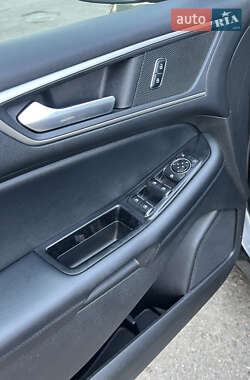 Внедорожник / Кроссовер Ford Edge 2017 в 