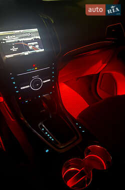 Внедорожник / Кроссовер Ford Edge 2015 в 