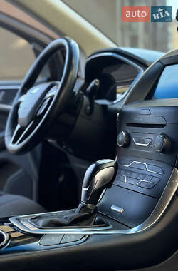 Внедорожник / Кроссовер Ford Edge 2016 в 