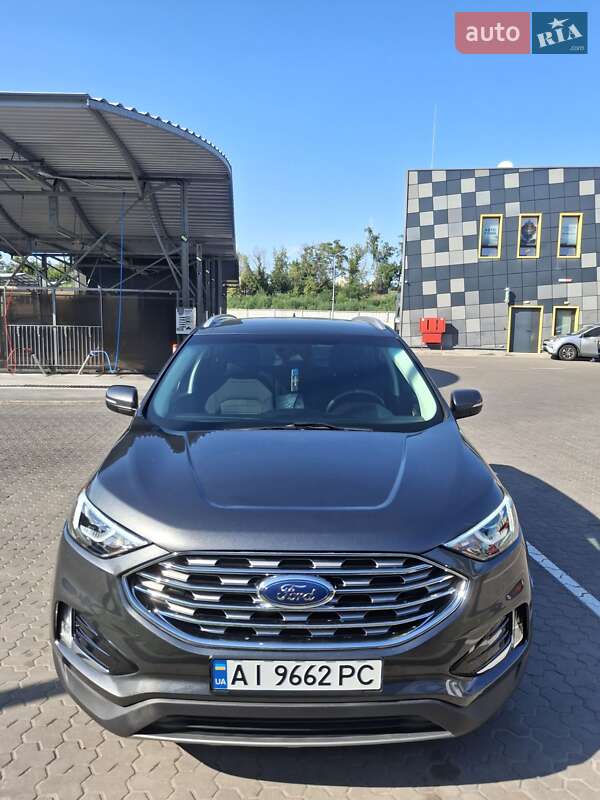 Позашляховик / Кросовер Ford Edge 2019 в 