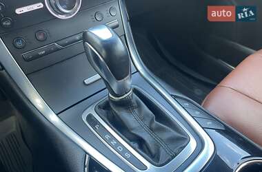 Внедорожник / Кроссовер Ford Edge 2016 в 