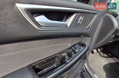 Внедорожник / Кроссовер Ford Edge 2016 в 