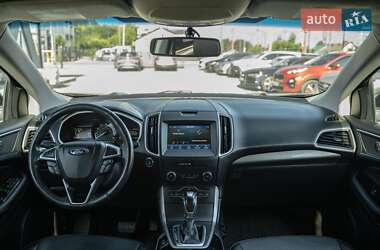 Внедорожник / Кроссовер Ford Edge 2018 в 