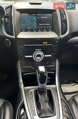 Внедорожник / Кроссовер Ford Edge 2017 в 