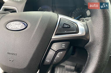 Внедорожник / Кроссовер Ford Edge 2016 в 