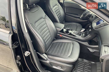 Внедорожник / Кроссовер Ford Edge 2016 в 