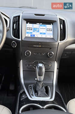 Внедорожник / Кроссовер Ford Edge 2016 в 