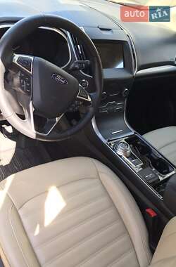 Внедорожник / Кроссовер Ford Edge 2018 в 