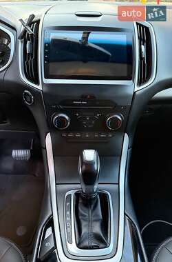 Внедорожник / Кроссовер Ford Edge 2015 в 
