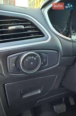 Внедорожник / Кроссовер Ford Edge 2015 в 