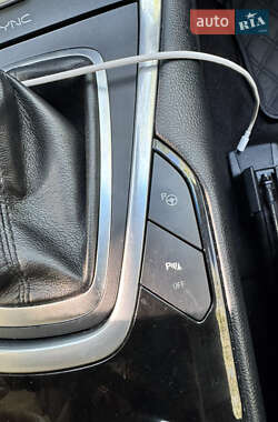Внедорожник / Кроссовер Ford Edge 2015 в 