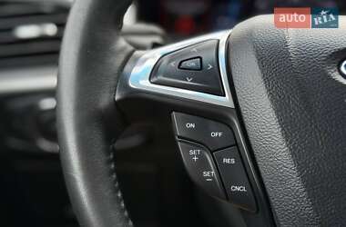 Внедорожник / Кроссовер Ford Edge 2015 в 
