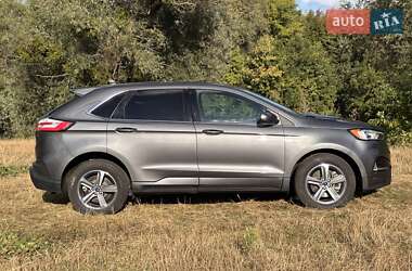 Позашляховик / Кросовер Ford Edge 2022 в 