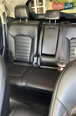 Внедорожник / Кроссовер Ford Edge 2019 в 