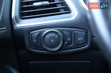 Внедорожник / Кроссовер Ford Edge 2015 в 