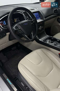Позашляховик / Кросовер Ford Edge 2019 в 