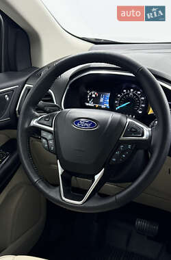 Позашляховик / Кросовер Ford Edge 2019 в 
