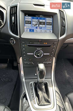 Внедорожник / Кроссовер Ford Edge 2016 в 