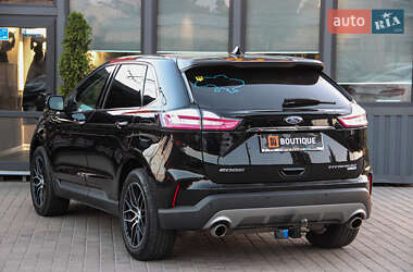Позашляховик / Кросовер Ford Edge 2019 в 