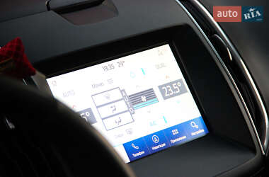 Позашляховик / Кросовер Ford Edge 2019 в 