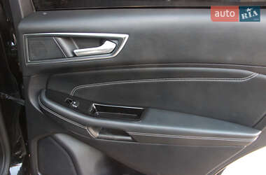Позашляховик / Кросовер Ford Edge 2019 в 