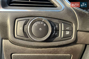 Позашляховик / Кросовер Ford Edge 2019 в 