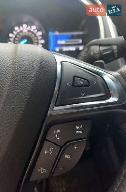 Позашляховик / Кросовер Ford Edge 2021 в 