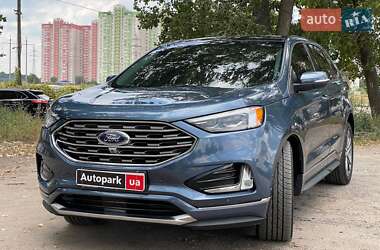 Позашляховик / Кросовер Ford Edge 2019 в 