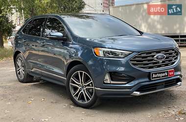 Позашляховик / Кросовер Ford Edge 2019 в 