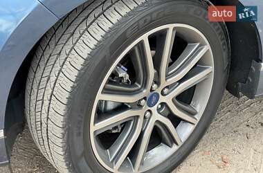 Позашляховик / Кросовер Ford Edge 2019 в 