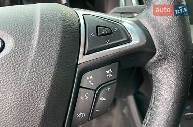 Позашляховик / Кросовер Ford Edge 2019 в 