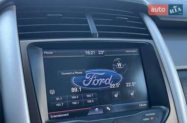Внедорожник / Кроссовер Ford Edge 2012 в 