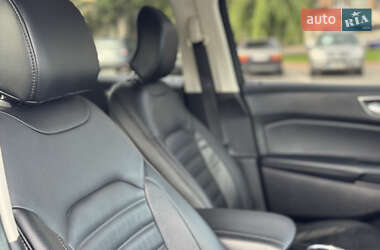 Позашляховик / Кросовер Ford Edge 2016 в 