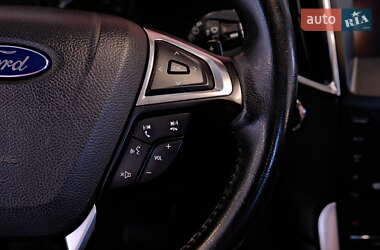 Внедорожник / Кроссовер Ford Edge 2016 в 