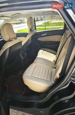 Позашляховик / Кросовер Ford Edge 2015 в 