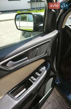 Позашляховик / Кросовер Ford Edge 2015 в 