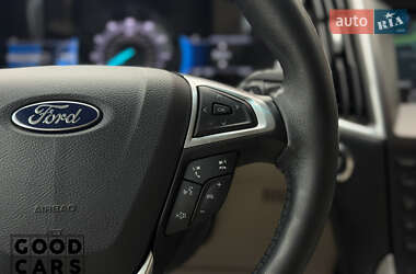 Позашляховик / Кросовер Ford Edge 2016 в 