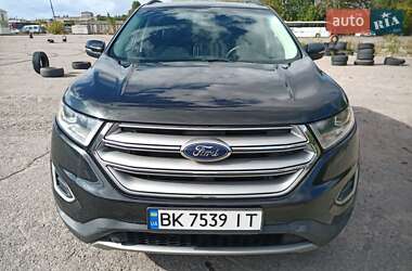 Позашляховик / Кросовер Ford Edge 2015 в 