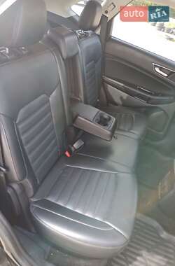 Позашляховик / Кросовер Ford Edge 2015 в 