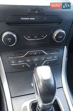 Позашляховик / Кросовер Ford Edge 2015 в 