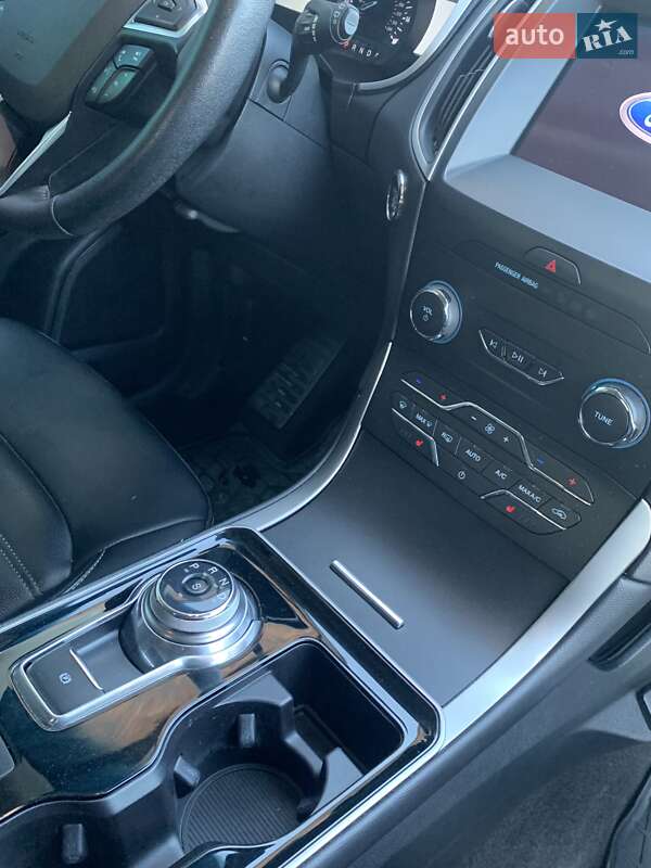 Позашляховик / Кросовер Ford Edge 2019 в Чернівцях
