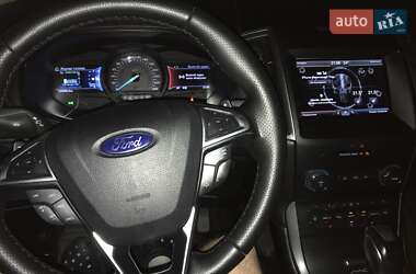Внедорожник / Кроссовер Ford Edge 2015 в 
