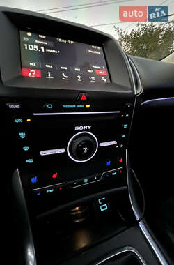 Позашляховик / Кросовер Ford Edge 2016 в 