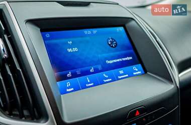 Позашляховик / Кросовер Ford Edge 2020 в 