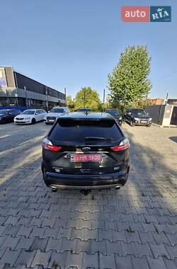 Позашляховик / Кросовер Ford Edge 2019 в 