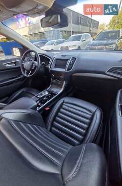 Позашляховик / Кросовер Ford Edge 2019 в 