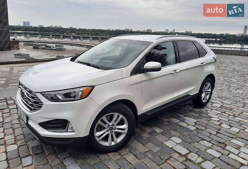 Позашляховик / Кросовер Ford Edge 2018 в 